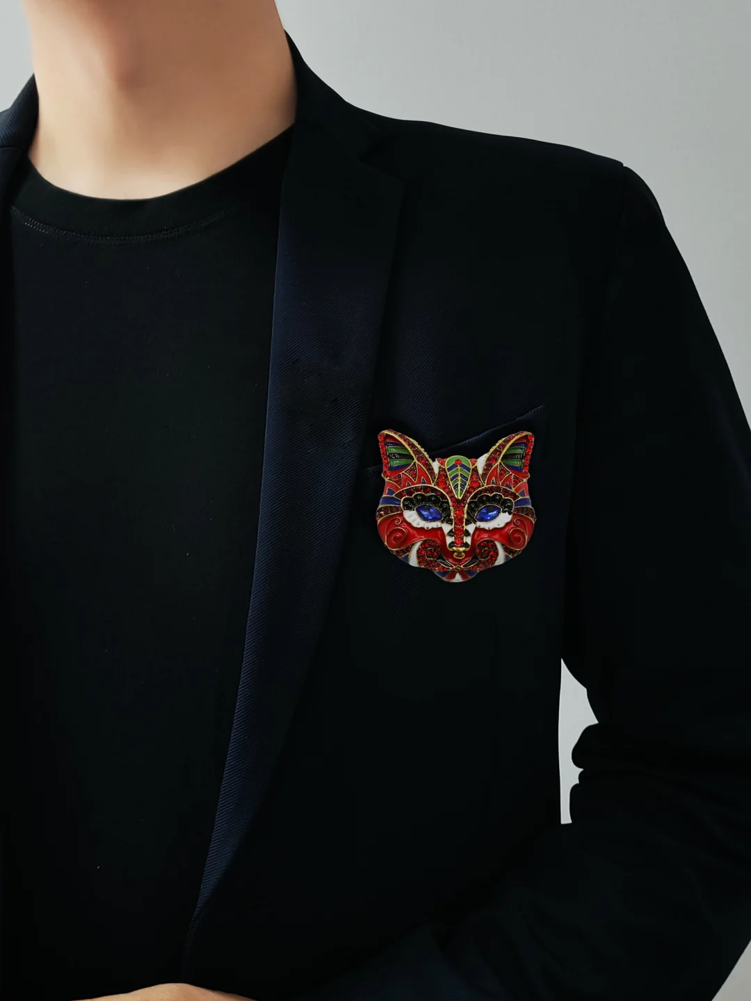 Heidi-Style Red Cat Face Brooch - Image 2