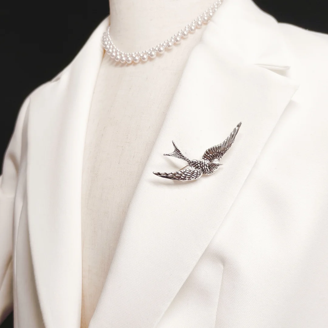 Silver Vintage Swift Brooch - Image 2