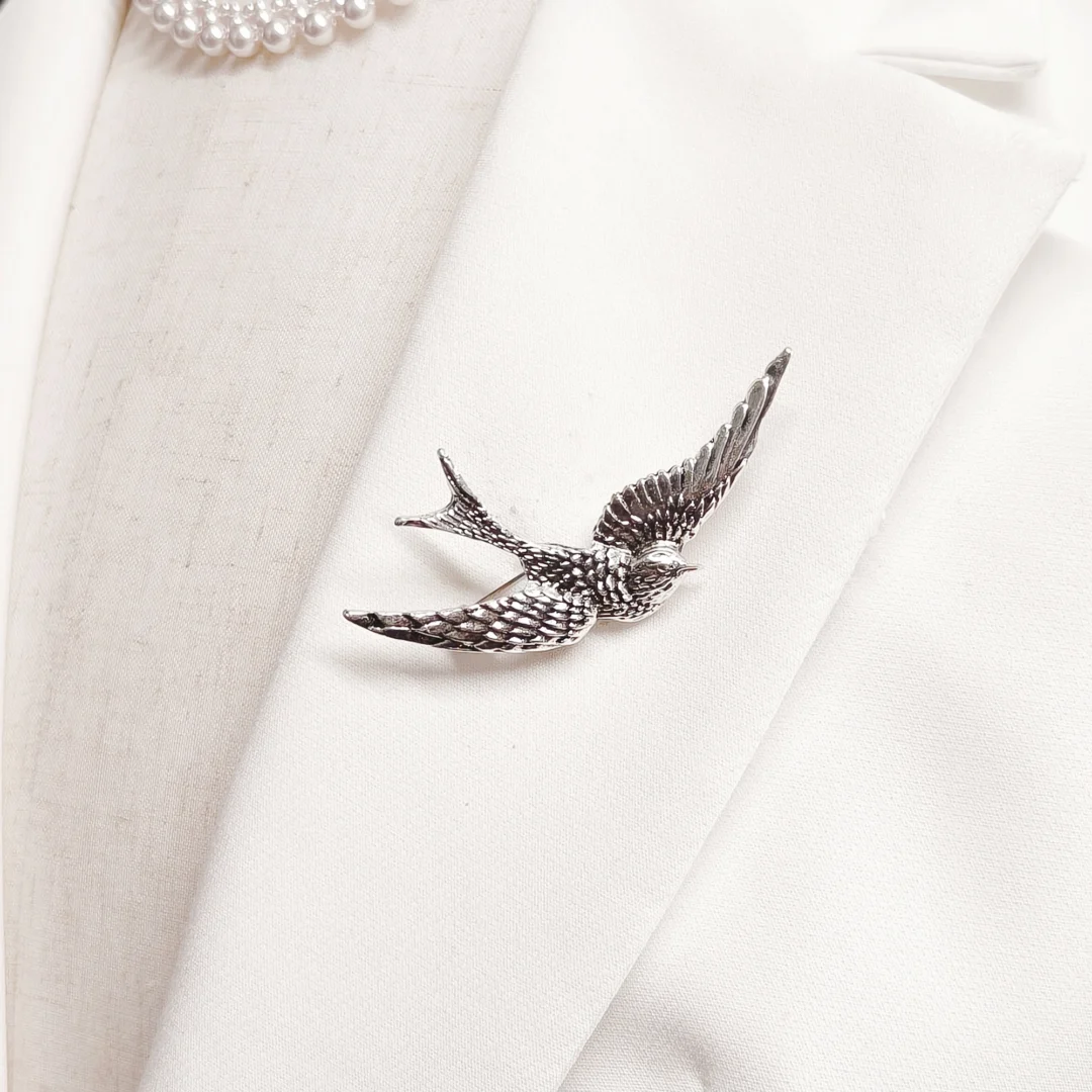 Silver Vintage Swift Brooch - Image 3