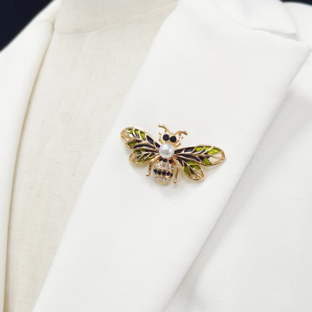 Vintage Black Bee Brooch - Image 3