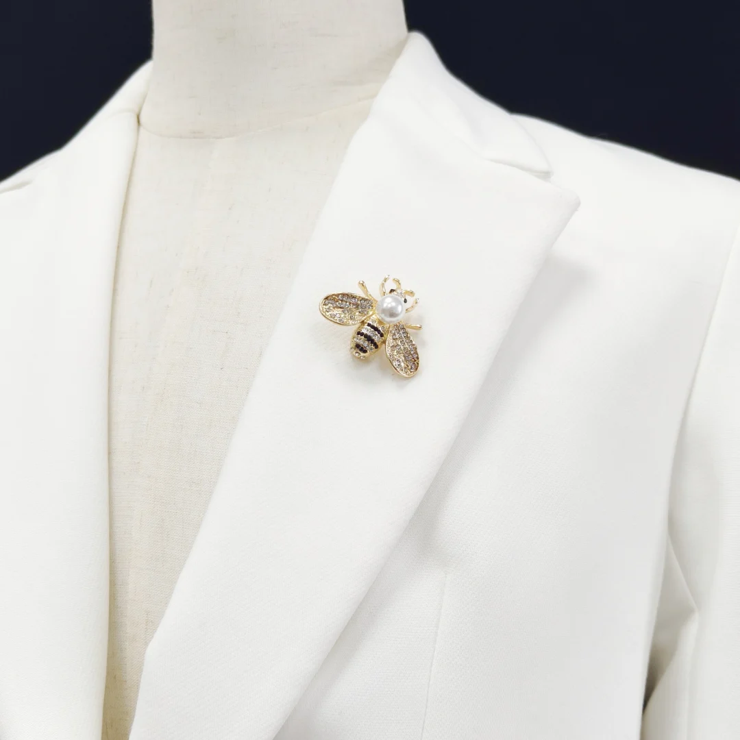 Vintage Gold Bee Brooch - Image 2