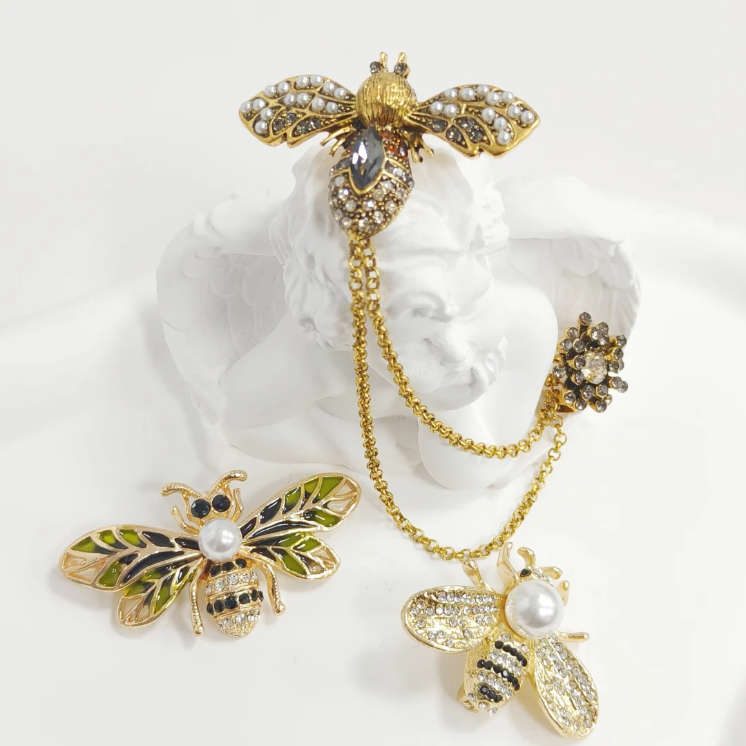 Vintage Gold Bee Brooch - Image 4