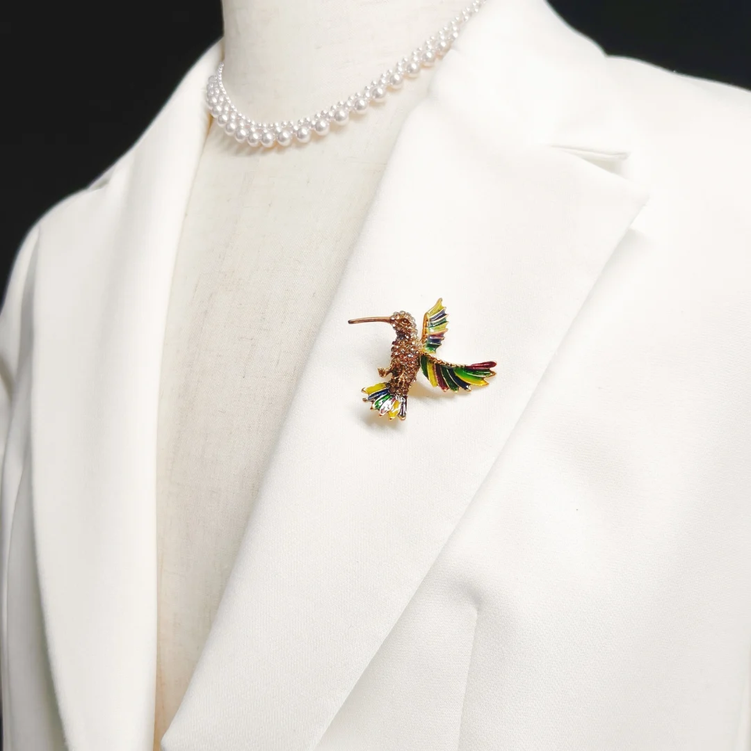 Vintage Gold-Diamond Hummingbird Brooch - Image 2