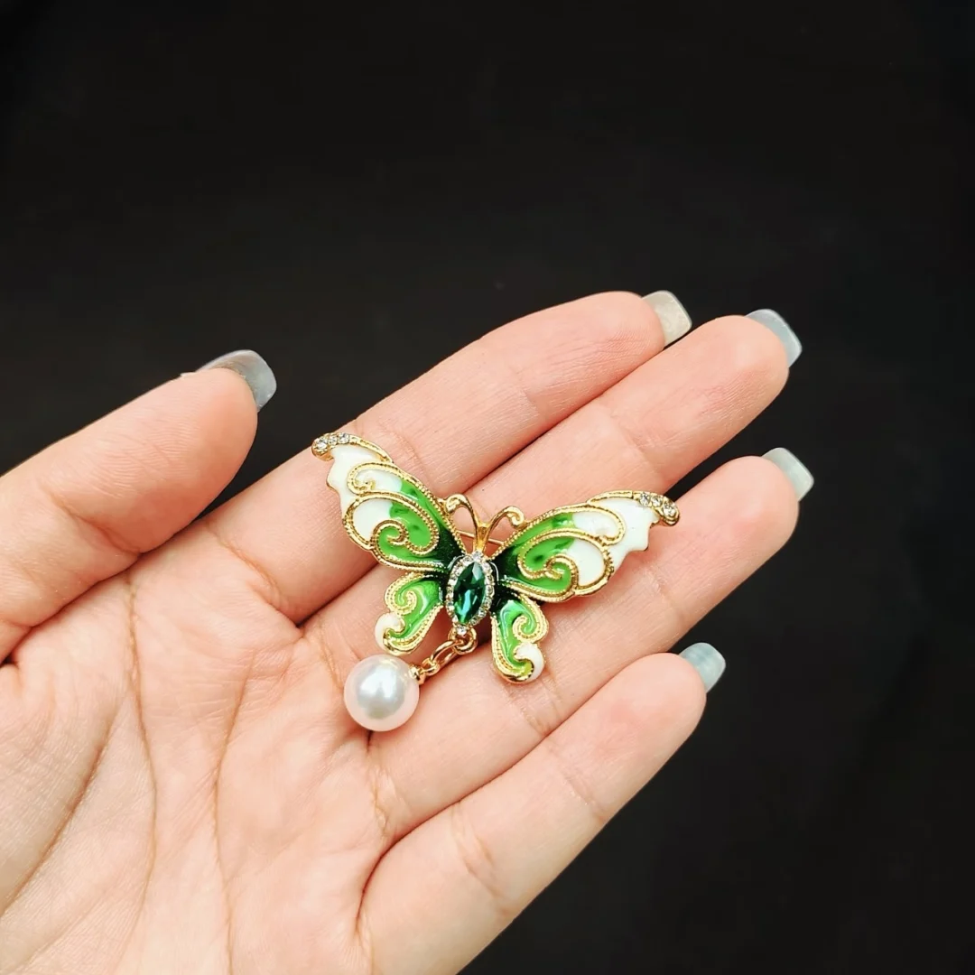 Green Chinese-Style Butterfly Brooch - Image 3