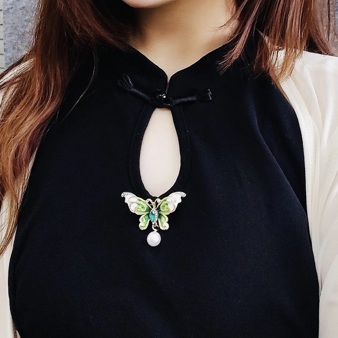 Green Chinese-Style Butterfly Brooch - Image 4