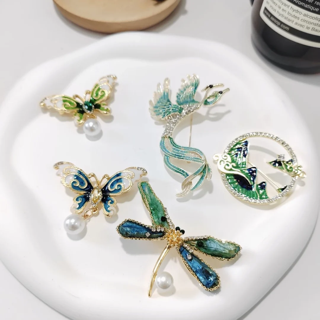 Green Chinese-Style Butterfly Brooch - Image 6
