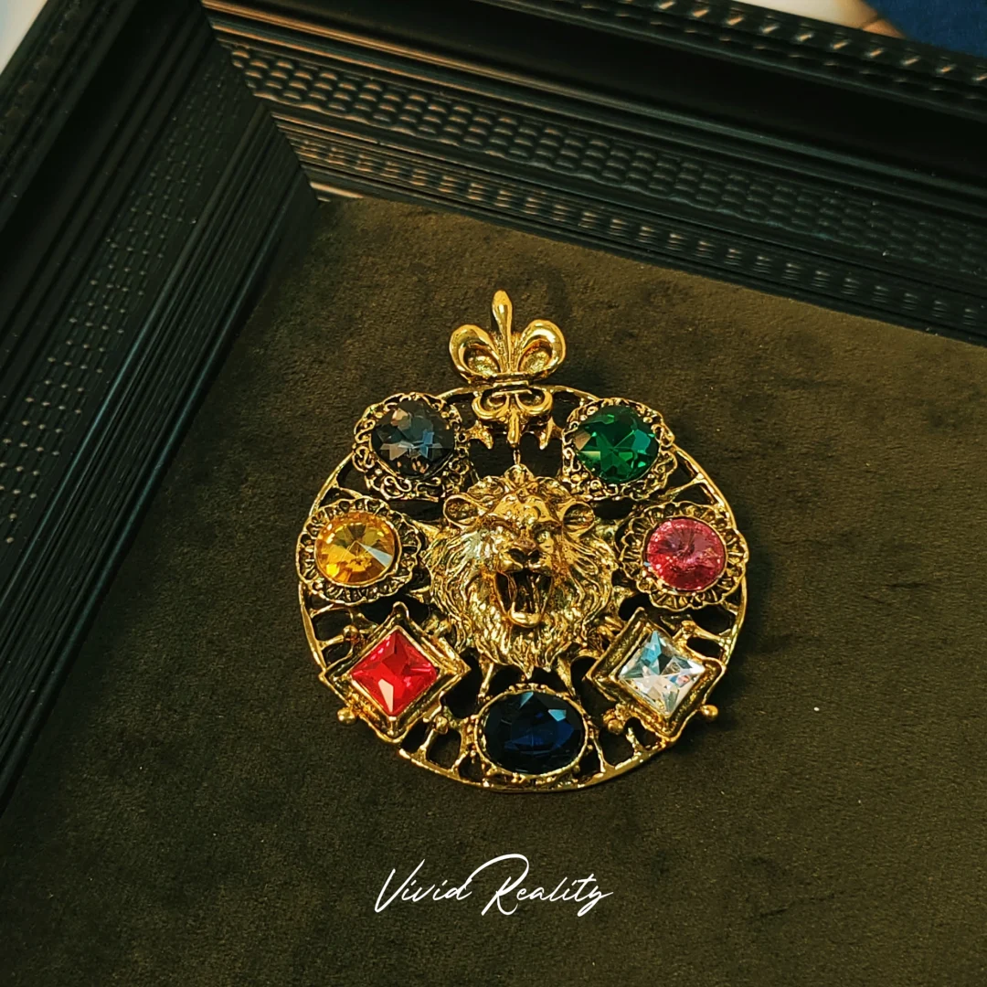 Rainbow Zirconia Lion Brooch - Image 5