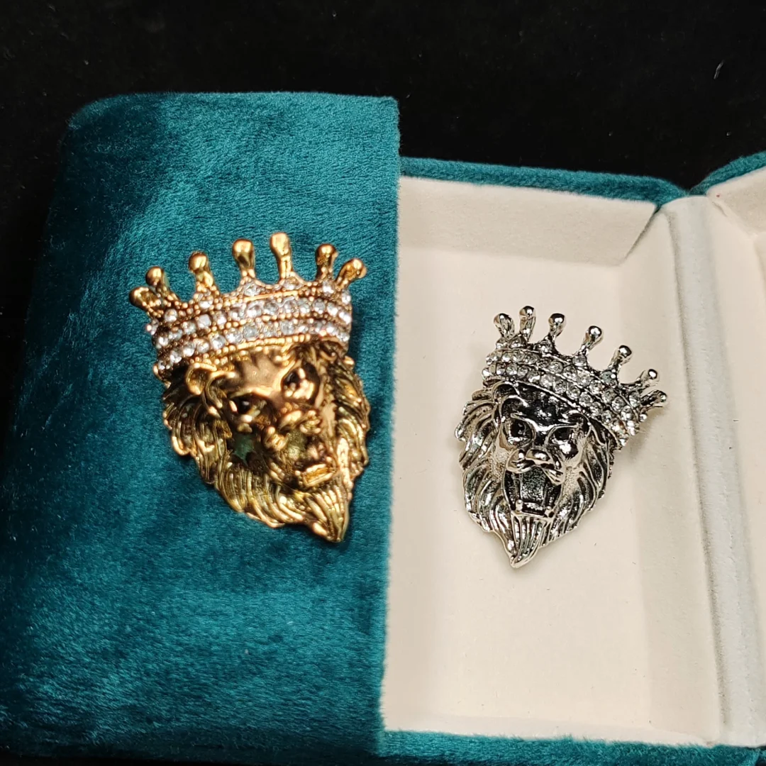 Gold Crown Lion Head Brooch - Image 10