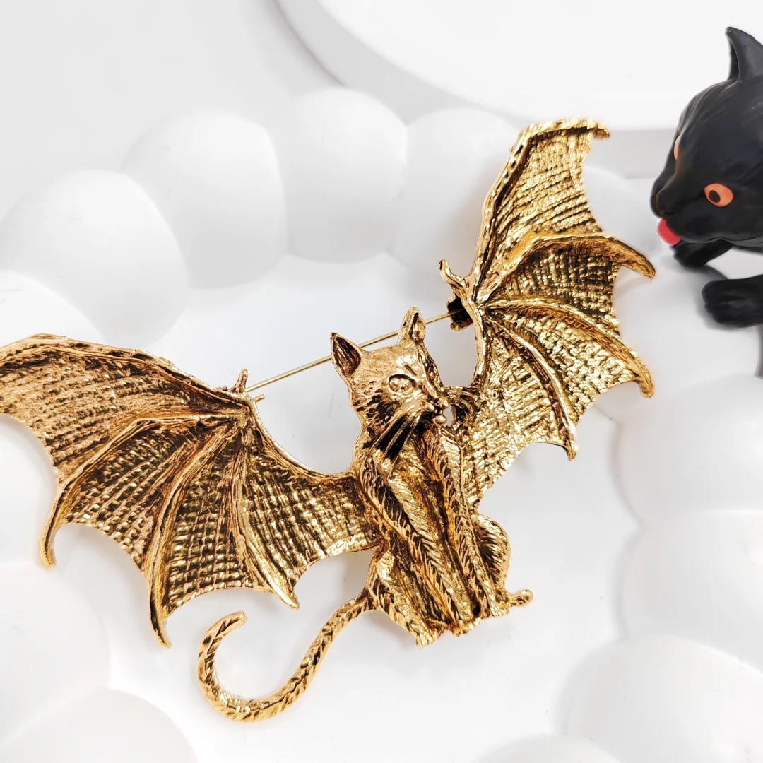 Vintage Gold Bat Design Brooch - Image 2