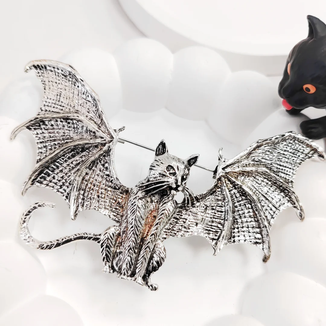 Vintage Silver Bat Design Brooch - Image 2