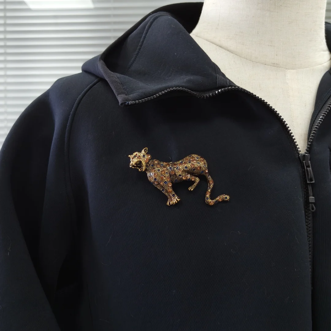 Vintage Gold Leopard Brooch - Image 2