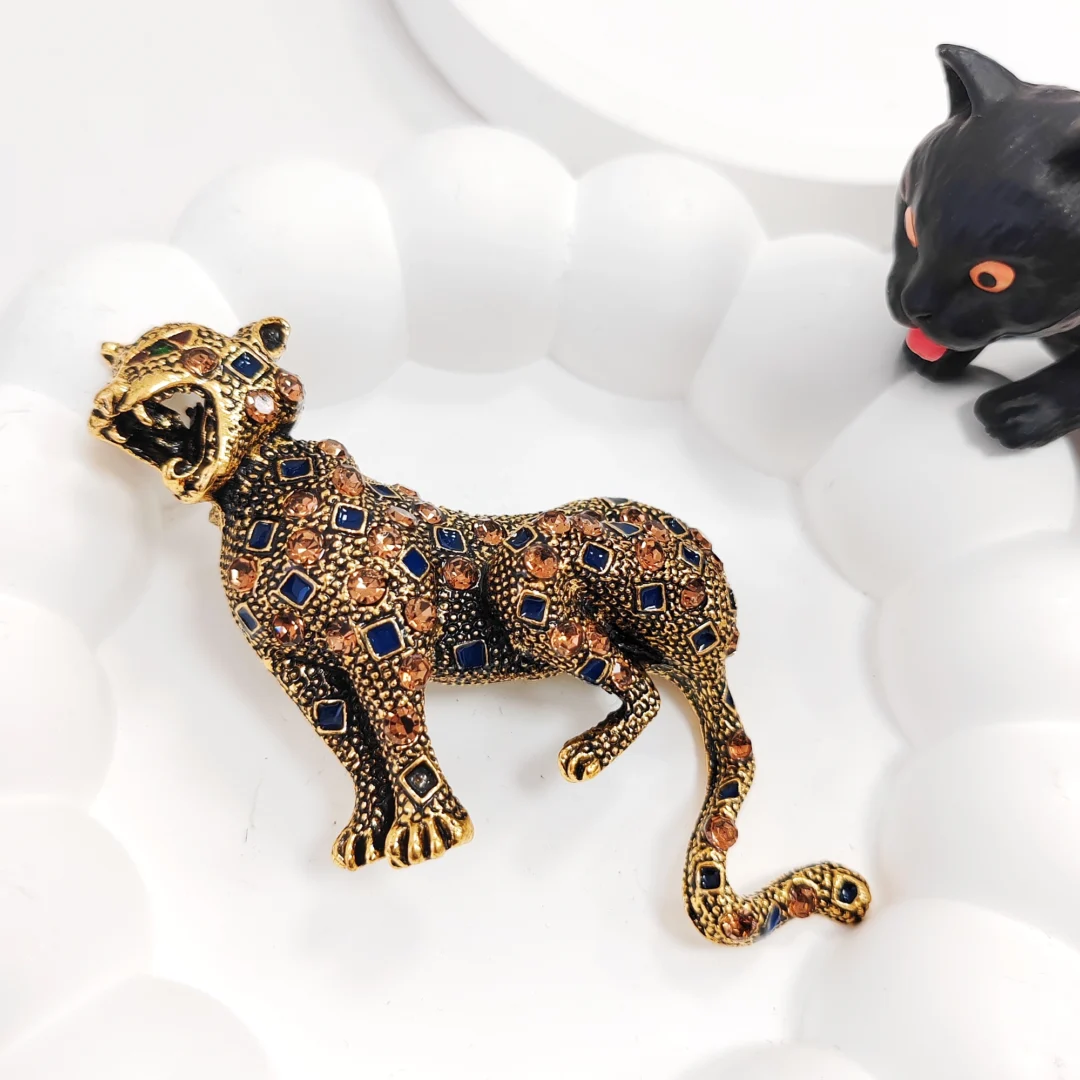 Vintage Gold Leopard Brooch - Image 4