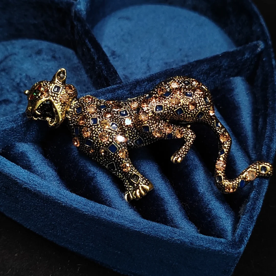 Vintage Gold Leopard Brooch - Image 5