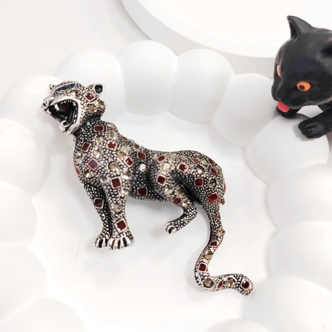Vintage Silver Leopard Brooch - Image 4