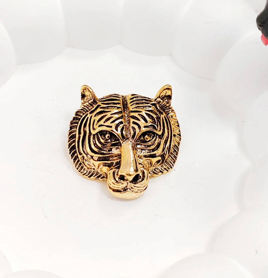 Vintage Gold Lion Head Brooch - Image 6