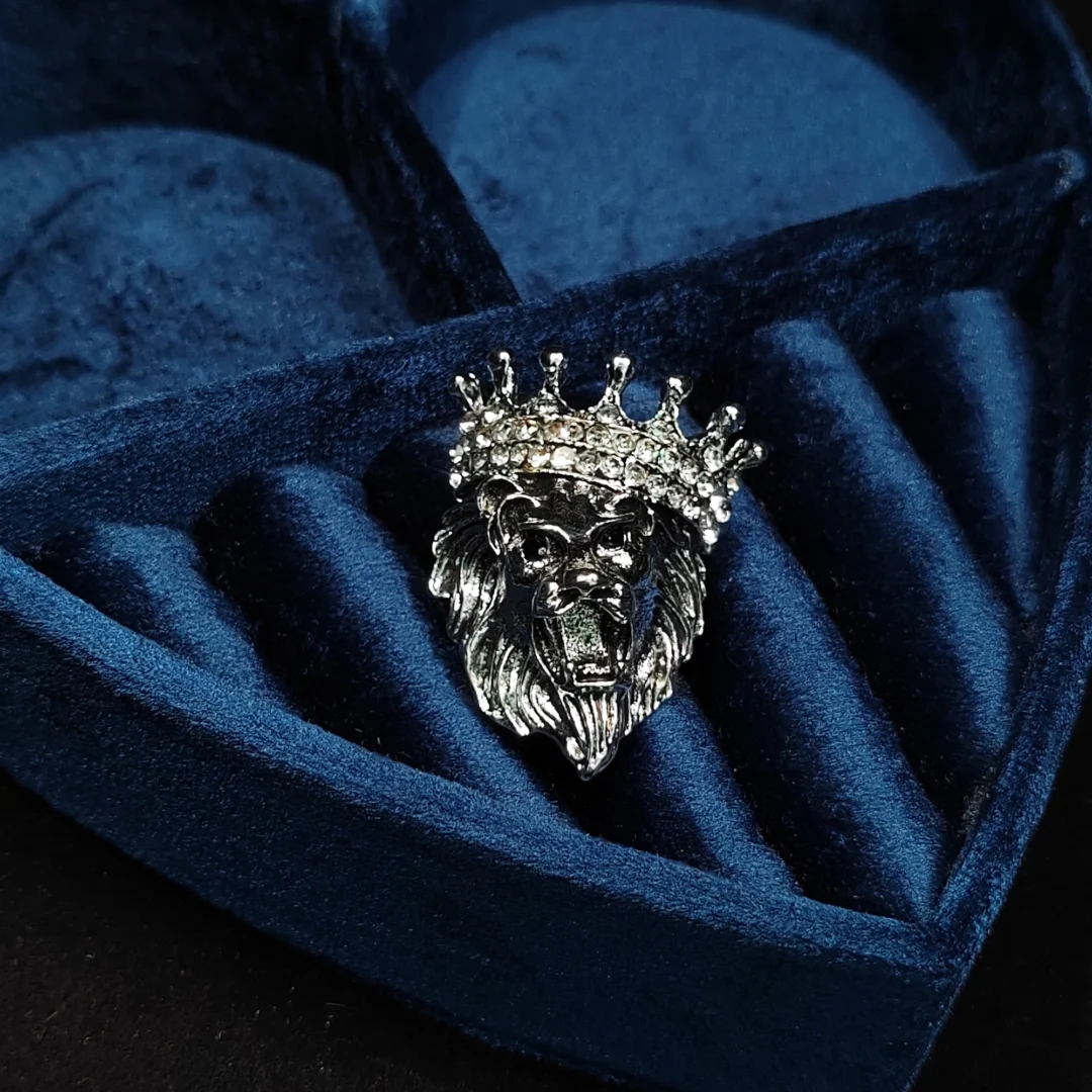 Vintage Silver Lion Head Brooch - Image 5