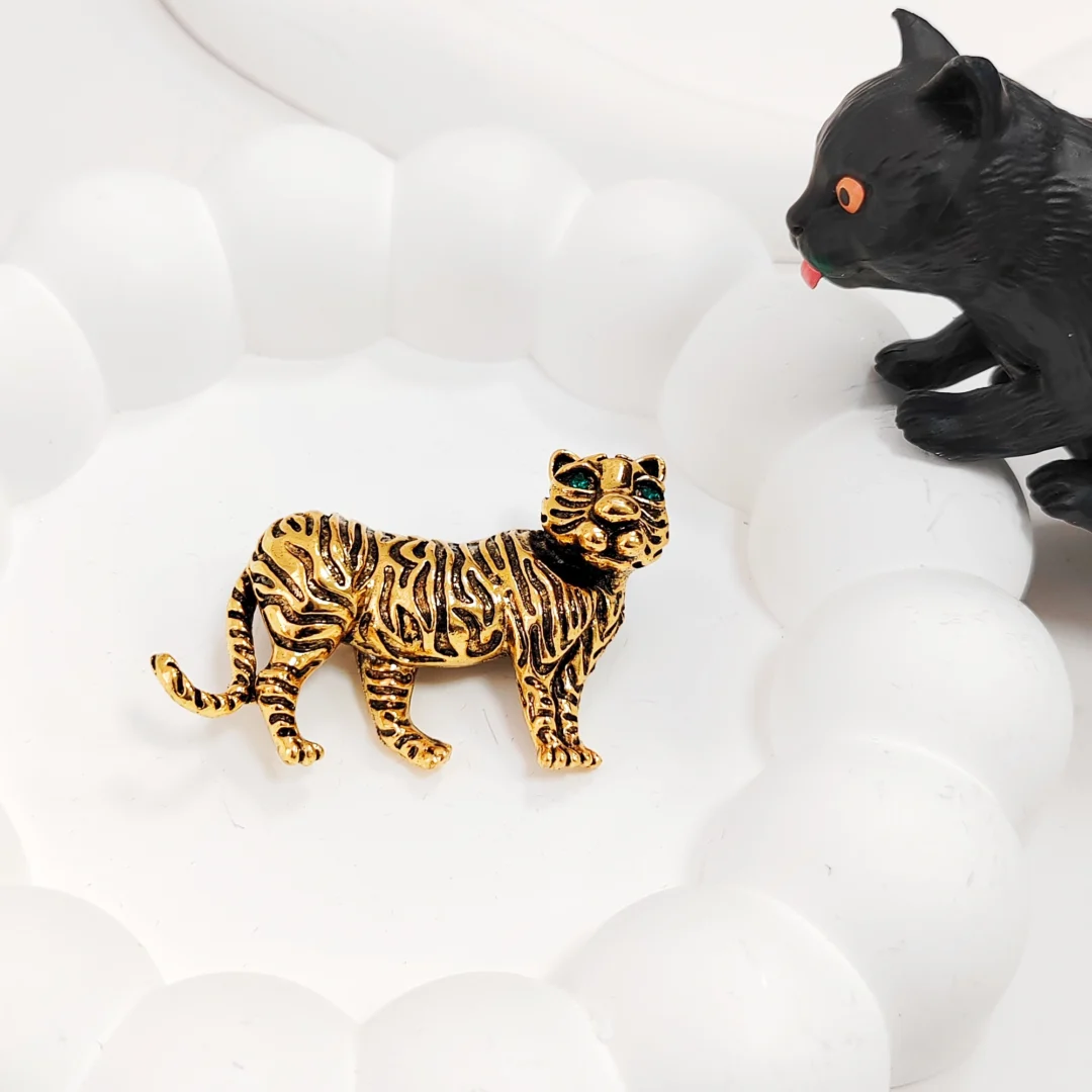 Vintage Gold Fierce Tiger Brooch - Image 7