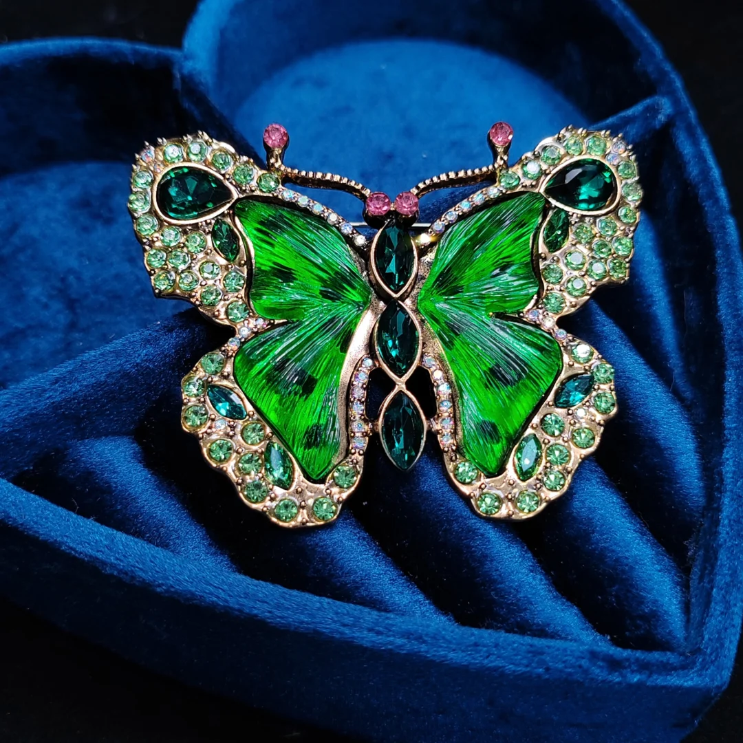 Vintage Green Diamond-Studded Butterfly Brooch - Image 3