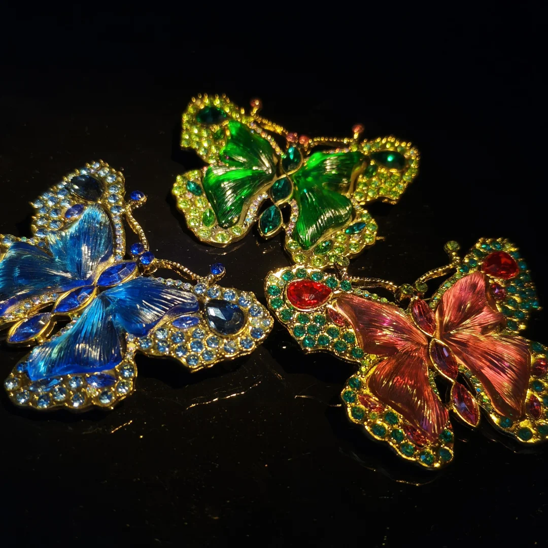 Vintage Green Diamond-Studded Butterfly Brooch - Image 5