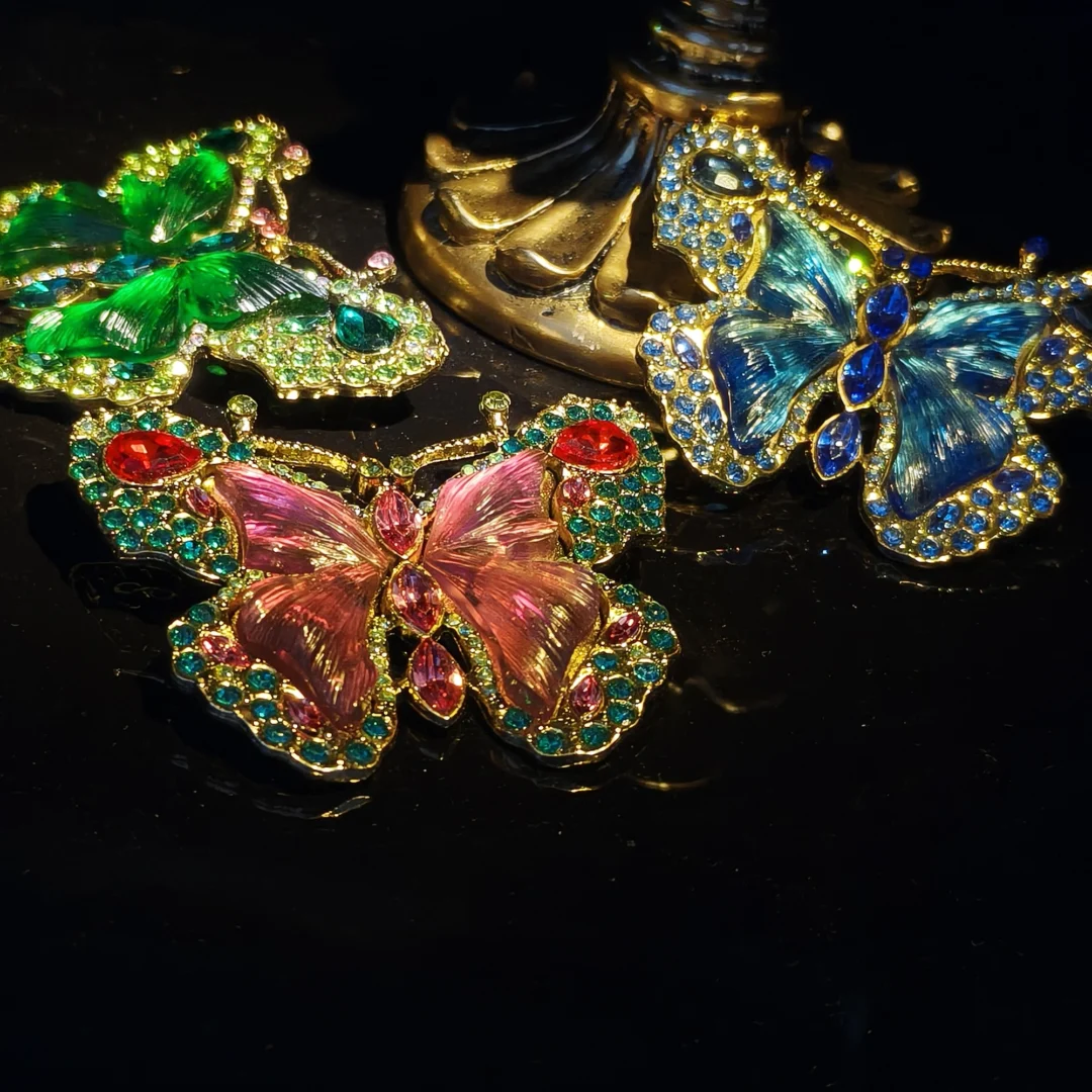 Vintage Green Diamond-Studded Butterfly Brooch - Image 6