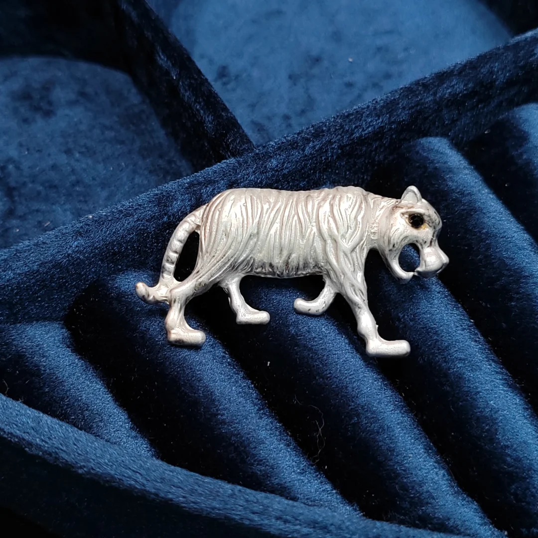 Vintage Silver-White Tiger Brooch - Image 2