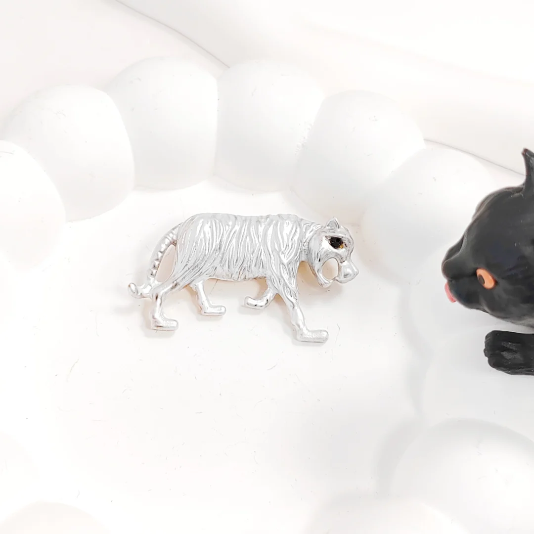 Vintage Silver-White Tiger Brooch - Image 3
