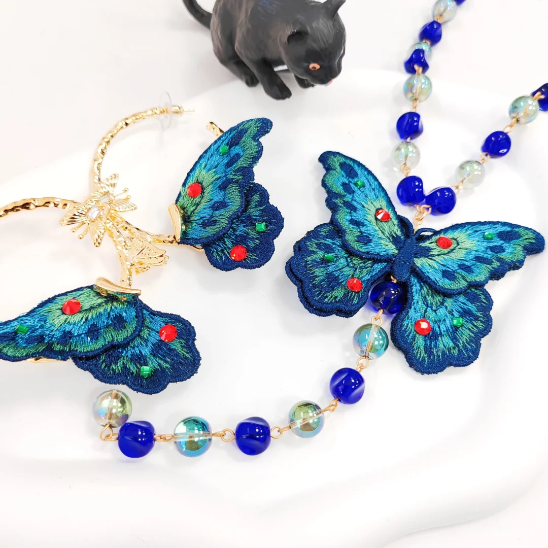 Vintage Palace Style Blue Butterfly Jewelry Set - Necklace - Image 3