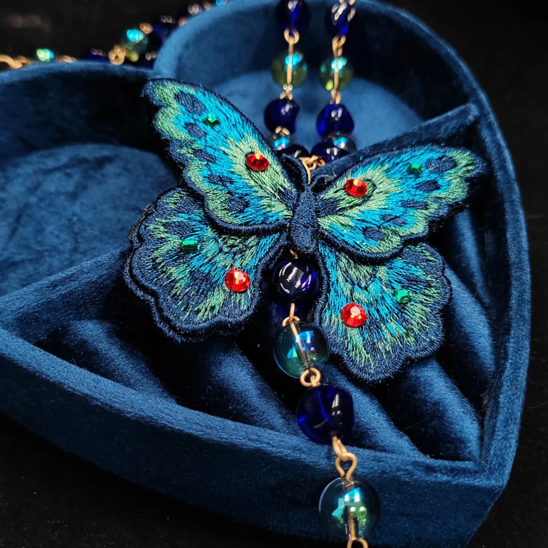Vintage Palace Style Blue Butterfly Jewelry Set - Necklace - Image 4