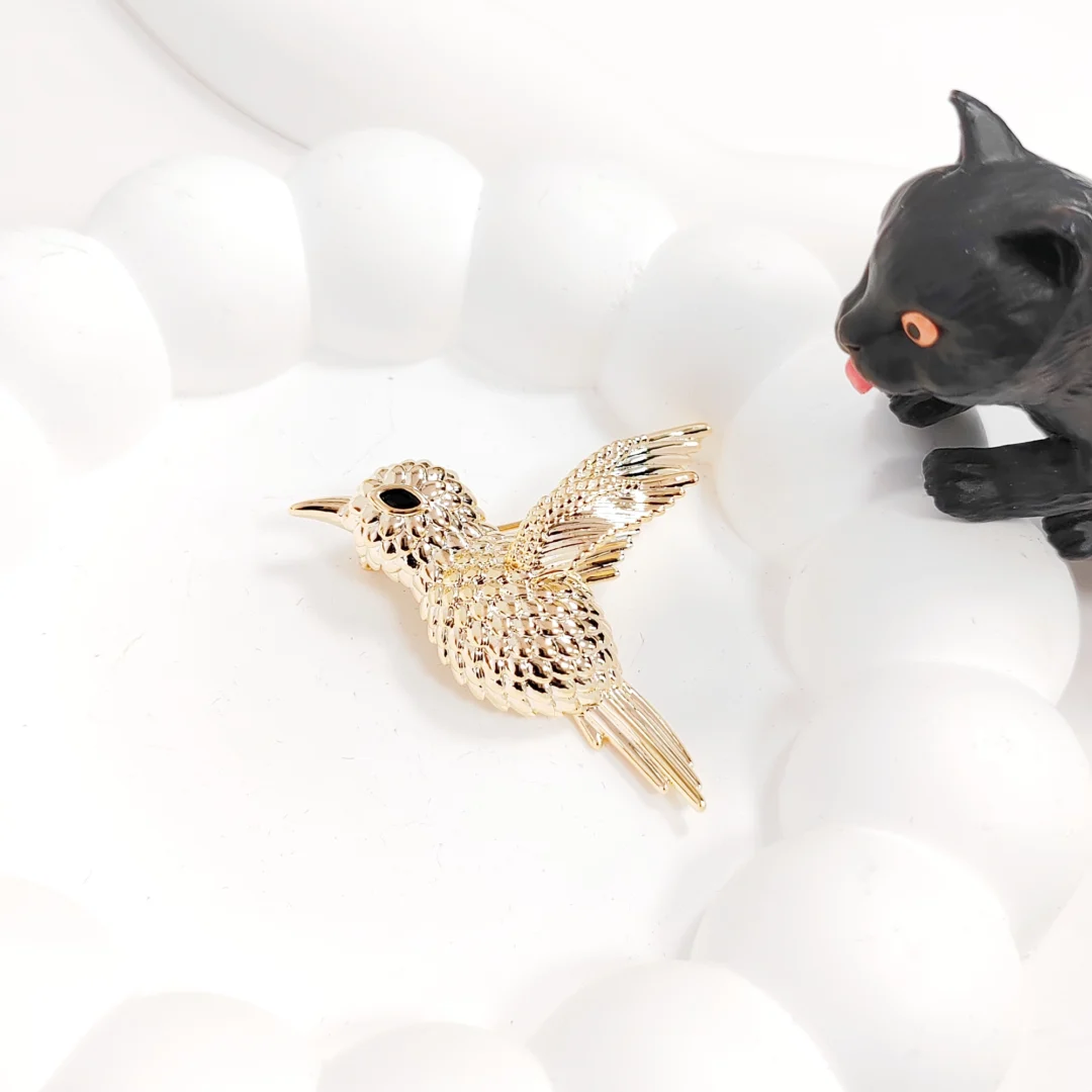 Vintage Gold Spread-Wing Hummingbird Brooch - Image 3