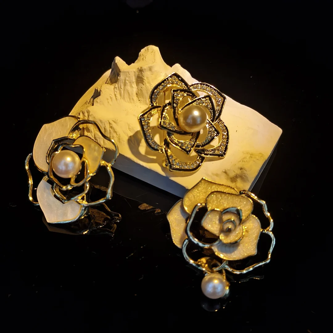 Platinum Oil-Drop Camellia Brooch - Image 5