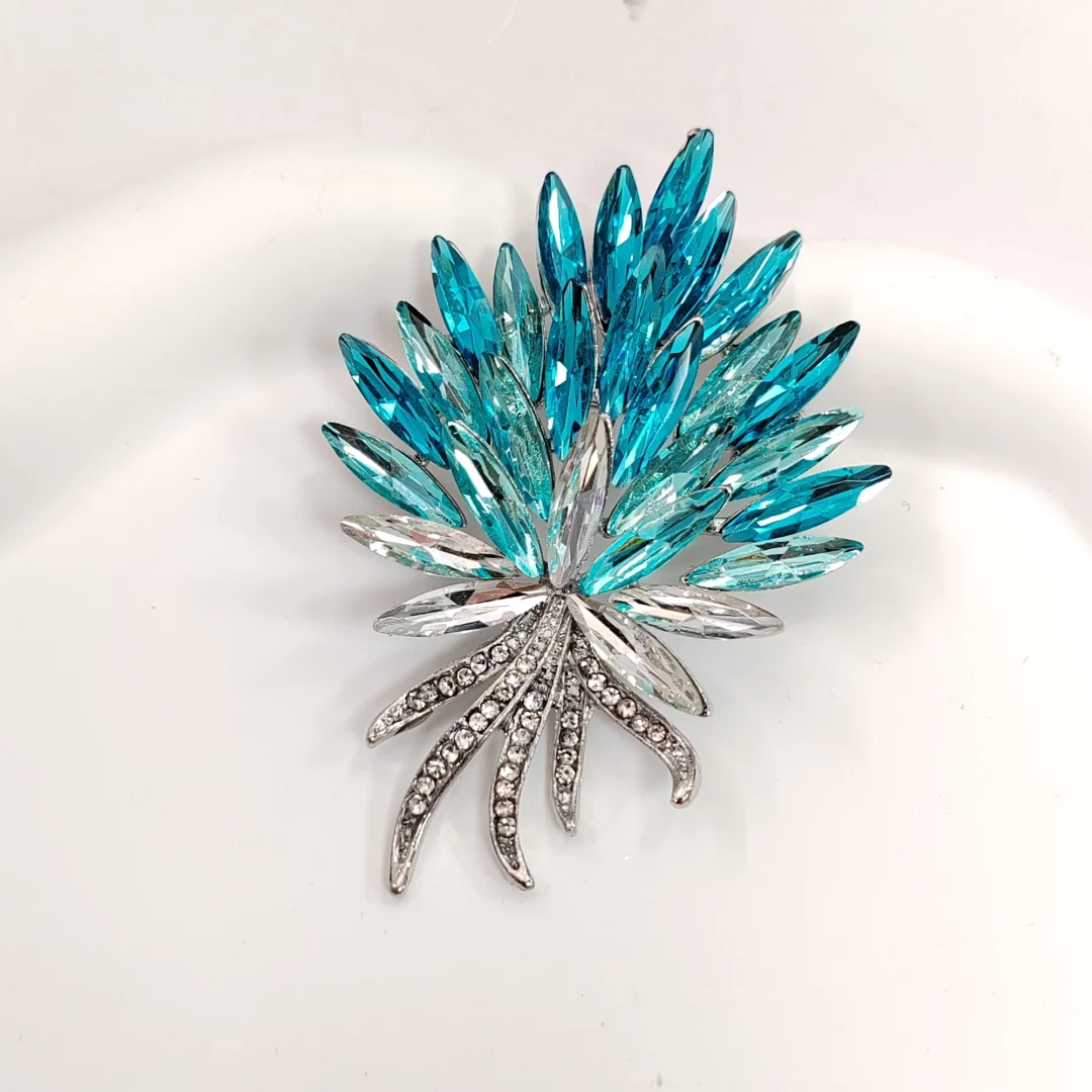 Gradient Blue Wheat Ear Brooch - Image 4