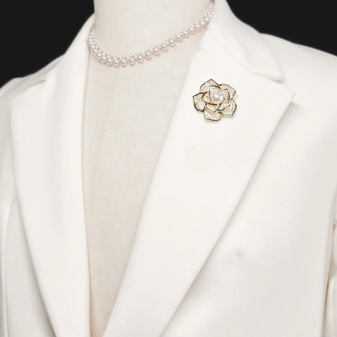 Black-Gold Camellia Brooch - Image 2