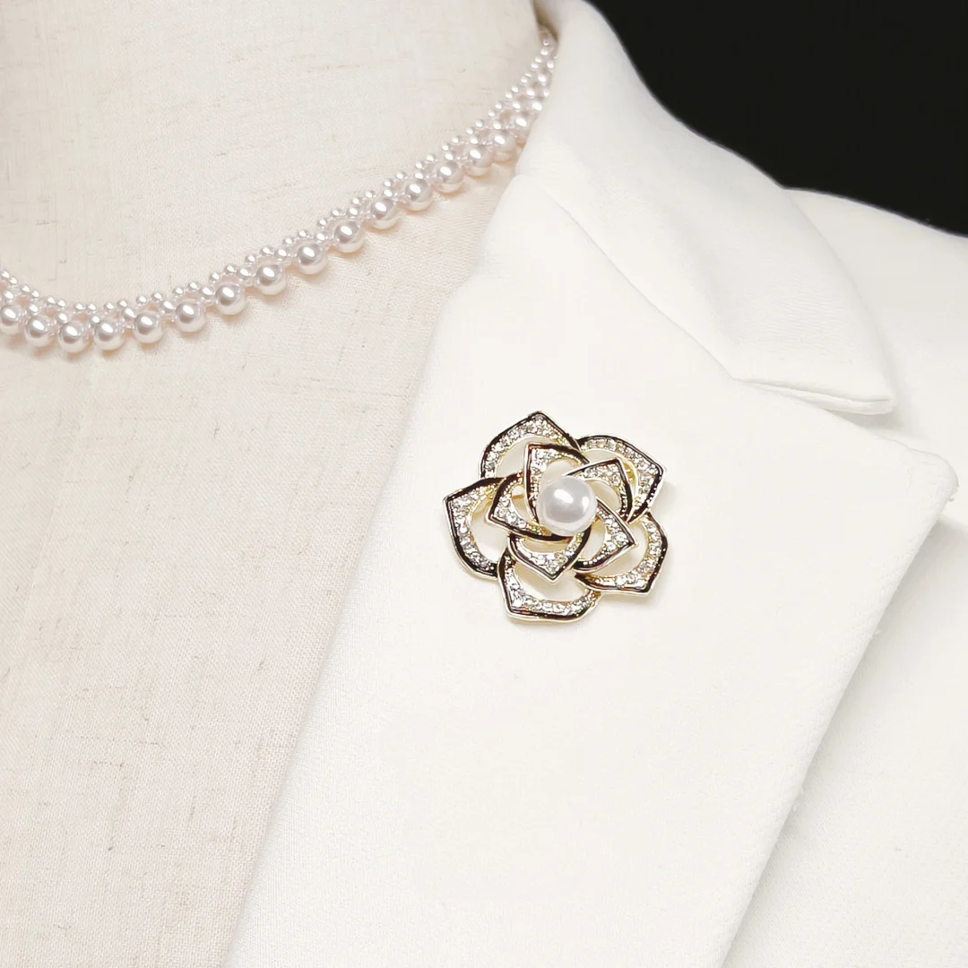 Black-Gold Camellia Brooch - Image 3
