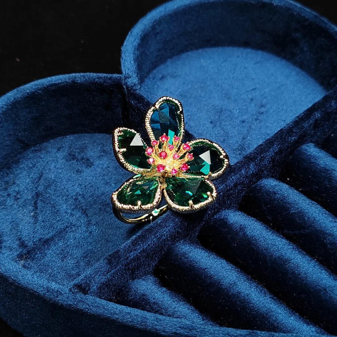 Emerald Flower Scarf Clip - Image 2