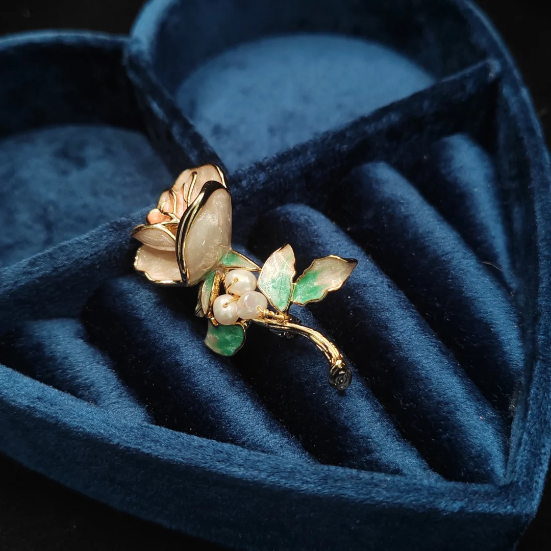 European Natural Pearl Rose Brooch - Image 3