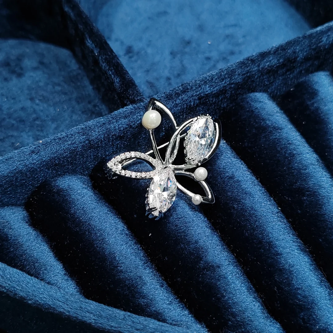 Hollow Giant Diamond Zirconia Flower Brooch - Image 3