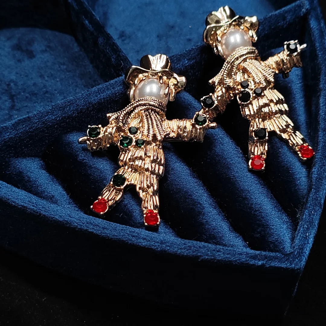 Black Crystal Scarecrow Brooch - Image 4