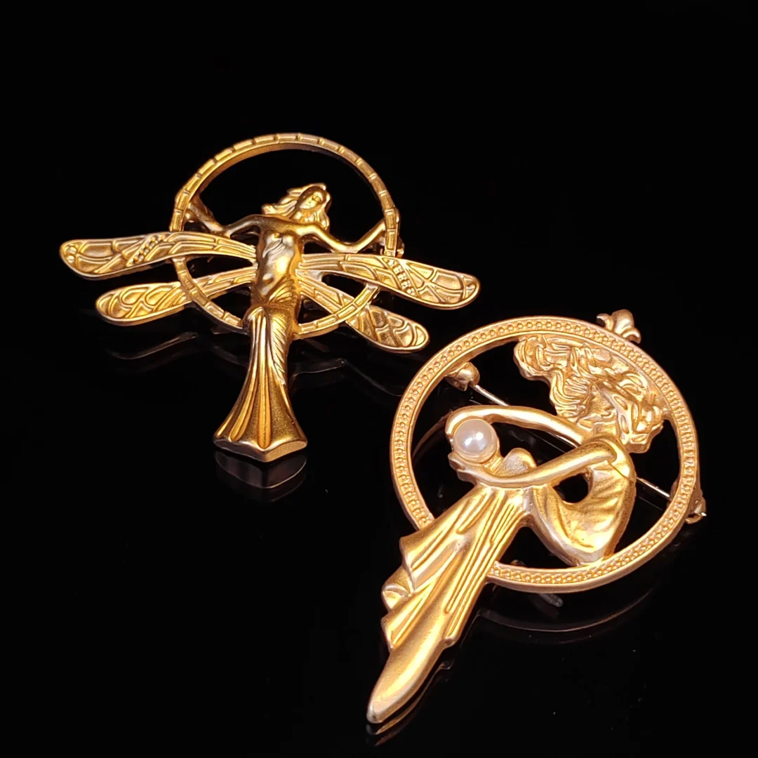 Matte Gold Winged Angel Brooch - Image 3