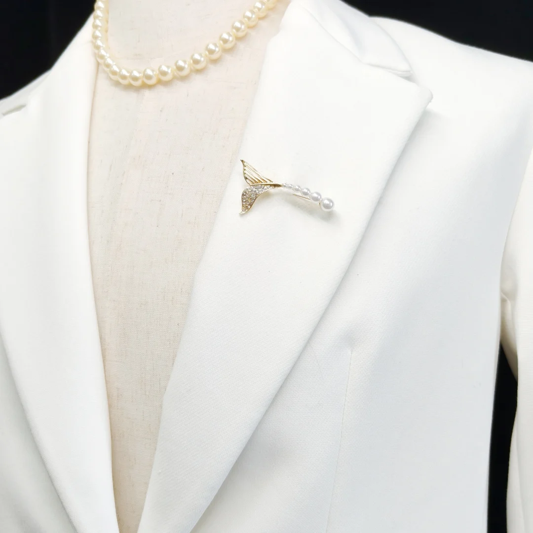 Moonlight Mermaid Tail Pearl Brooch - Image 2