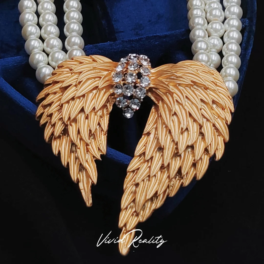 Golden Angel Wings Jewelry Set - Three Pearl Necklaces - Image 4