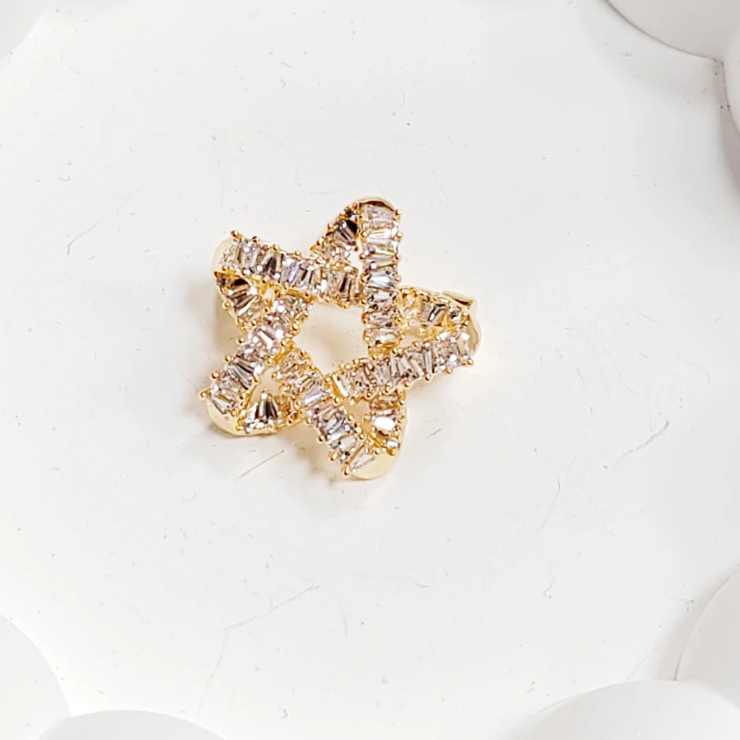 Gold Zirconia Five-Pointed Star Brooch - Image 5