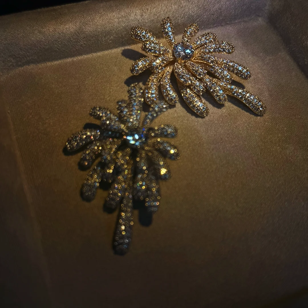 Silver Zirconia Firework Brooch - Image 7