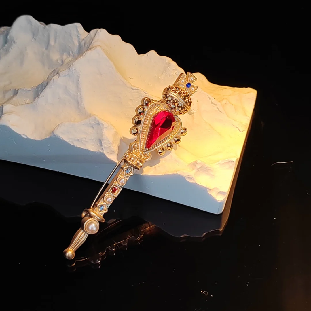 Plain Gold Baroque Magic Wand Brooch - Image 3
