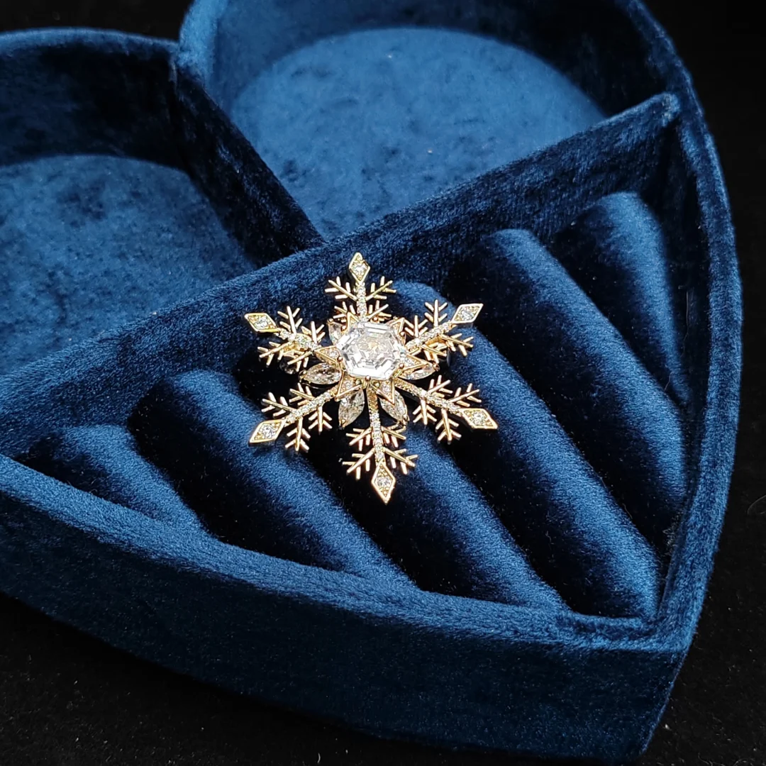 Gold Zirconia Rotating Snowflake Brooch - Image 3