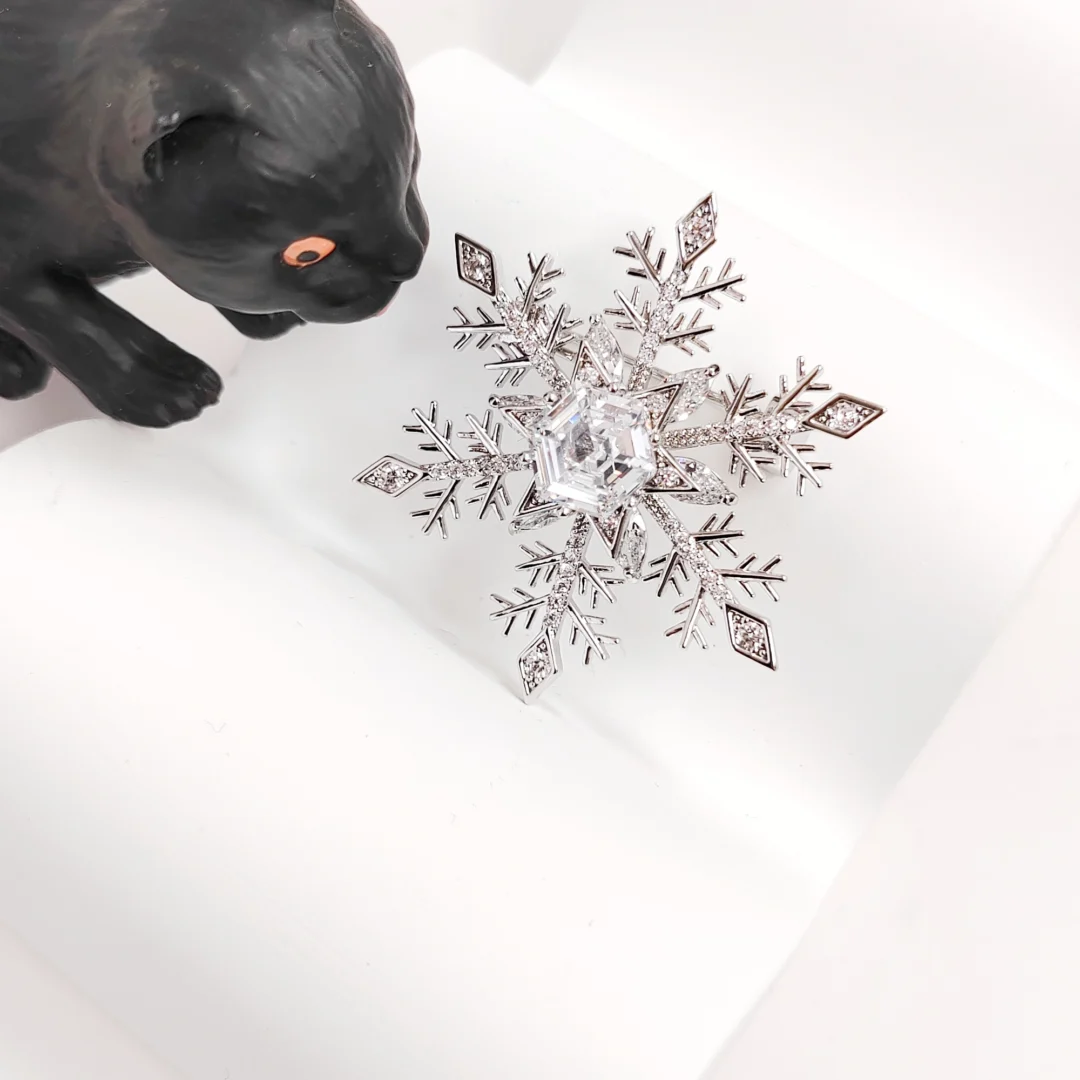 Silver Zirconia Rotating Snowflake Brooch - Image 4