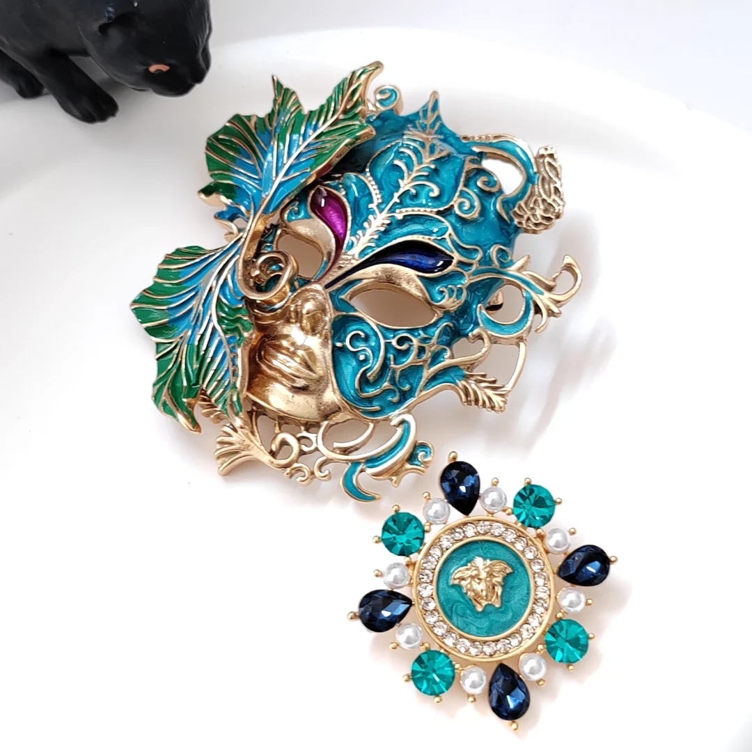 Mask Court Brooch - Image 3