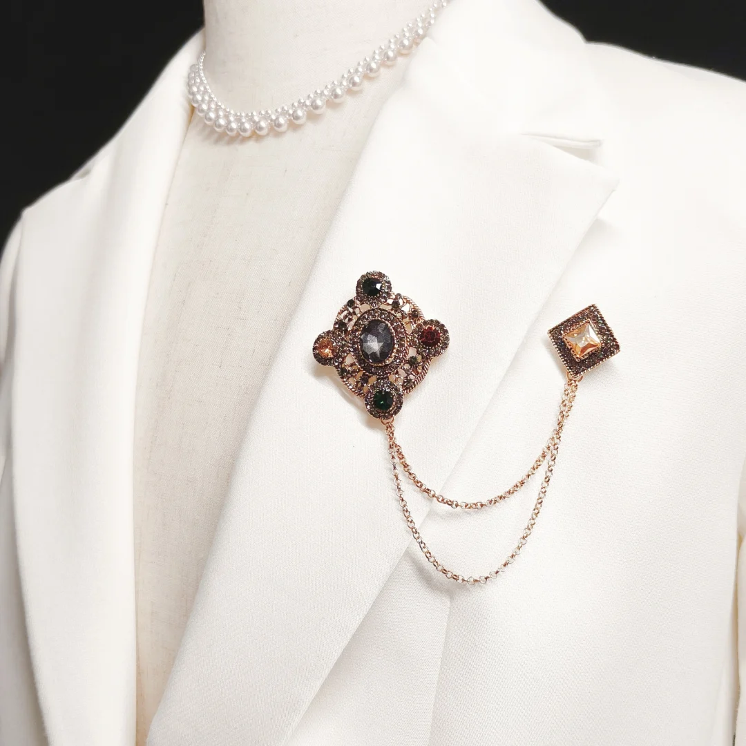 Baroque Chain Brooch - Image 2