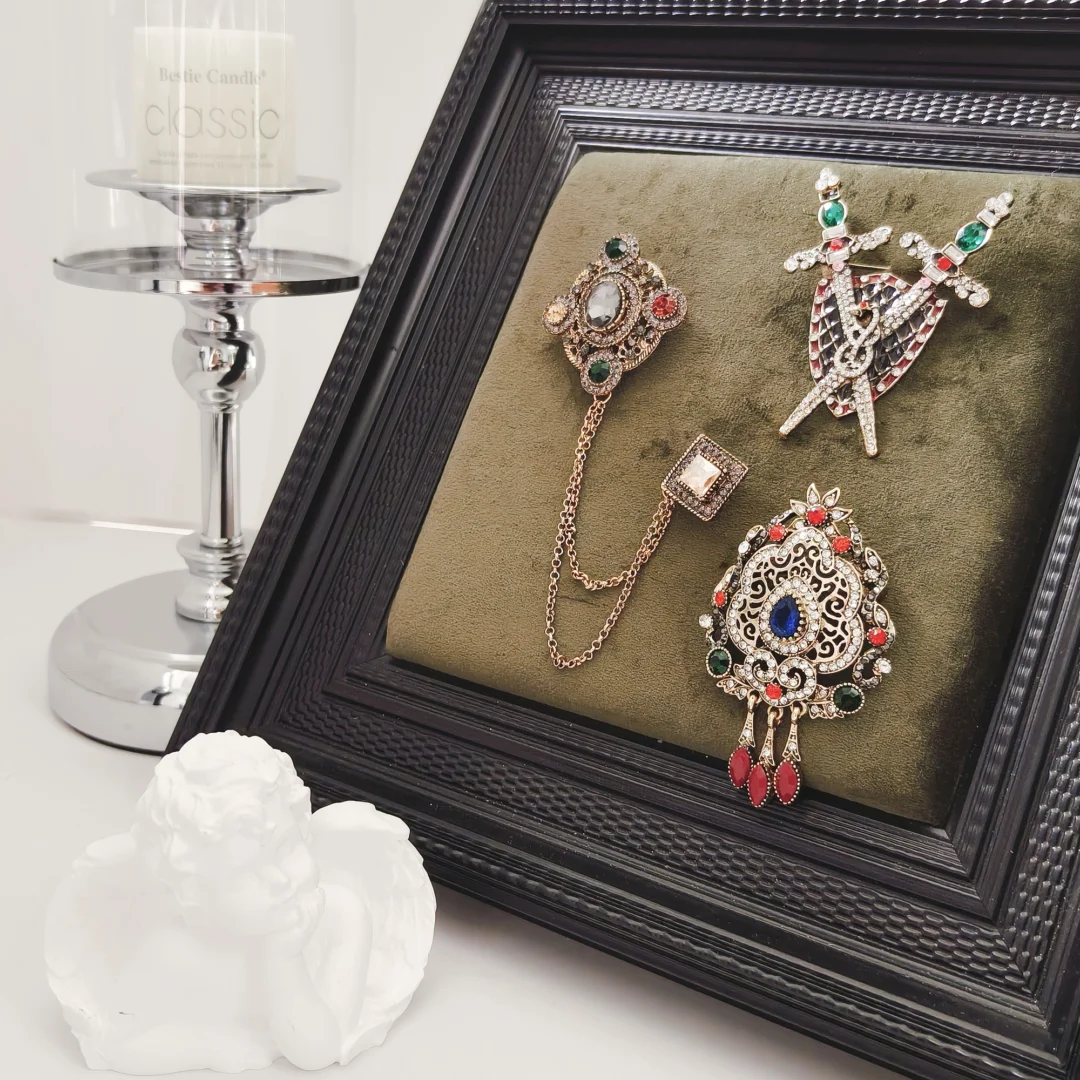 Baroque Chain Brooch - Image 4