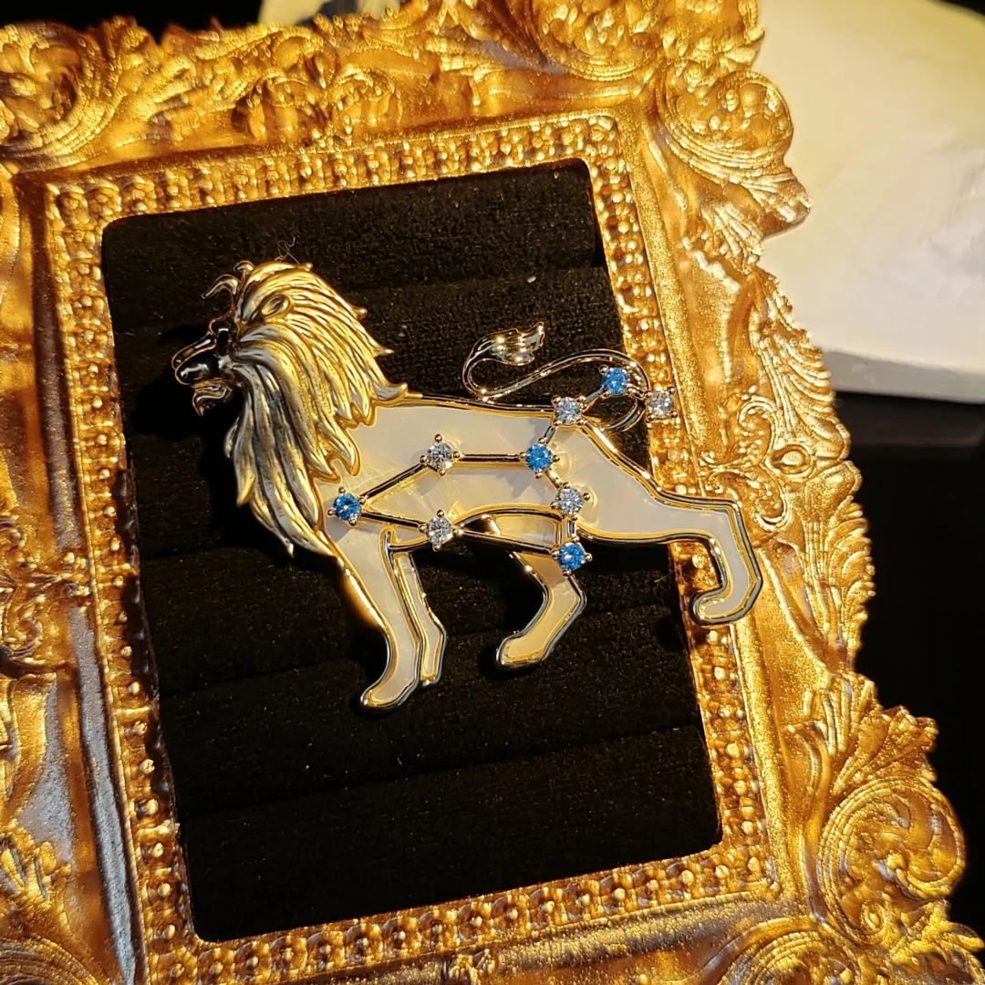 Natural Mother of Pearl Leo Brooch - Image 9