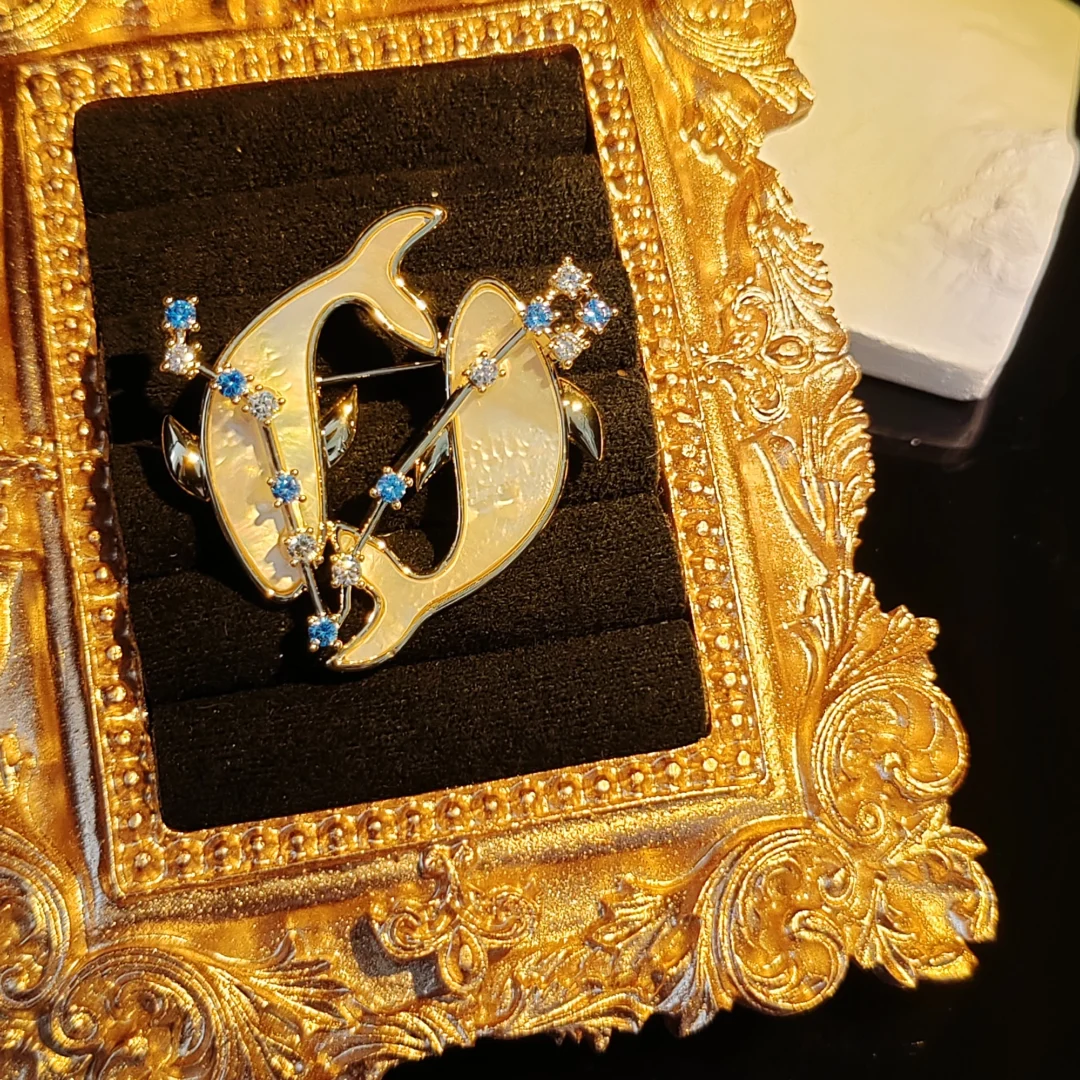 Natural Mother of Pearl Pisces Brooch - Image 7